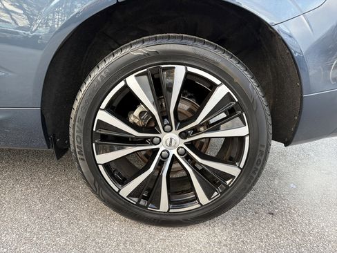 Used 2024 Volvo XC60 B5 Plus image 21
