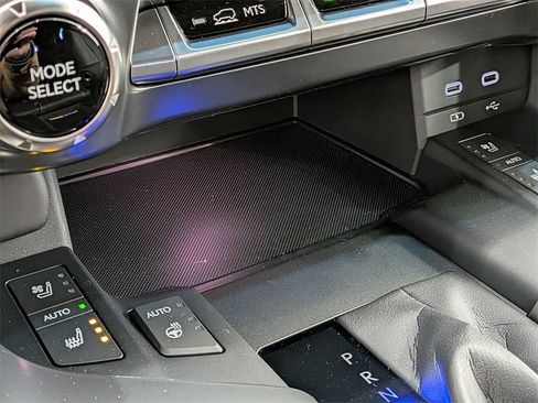 New 2025 Lexus LX 600 4WD w/ Premium Package image 29