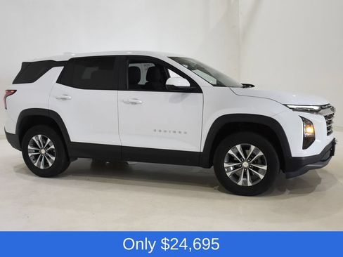 Used 2025 Chevrolet Equinox LT FWD image 3