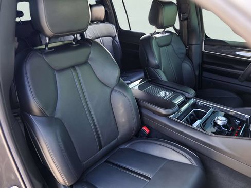 Used 2022 Jeep Wagoneer Series II RWD image 35
