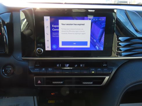 Used 2025 Toyota Camry SE image 22