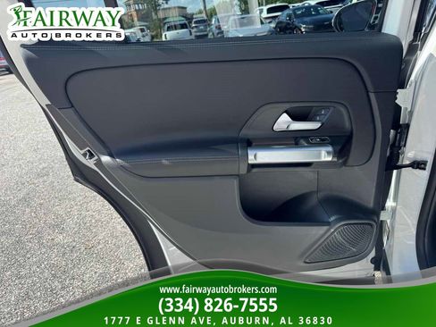 Used 2025 Mercedes-Benz GLB 250 image 27