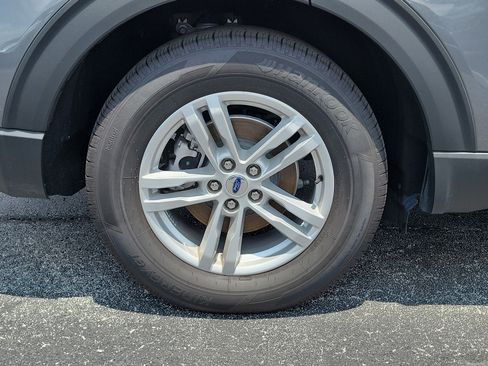 Used 2024 Ford Explorer XLT w/ Equipment Group 202A RWD image 10