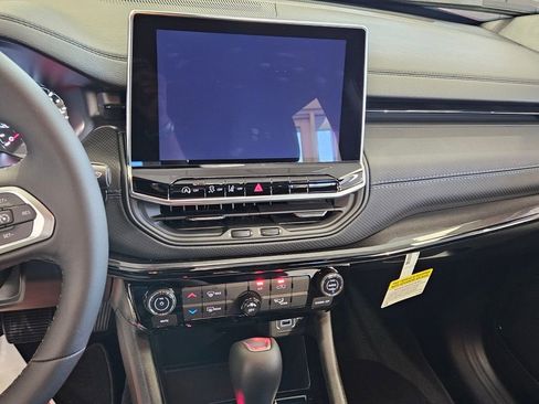 New 2026 Jeep Compass Latitude image 18