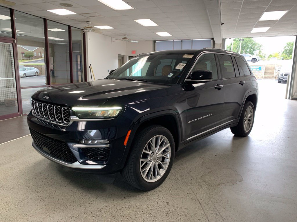 Used 2023 Jeep Grand Cherokee Summit w/ Trailer Tow Prep Group (B) RWD image 2
