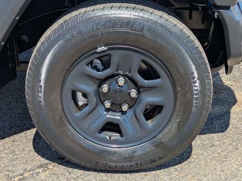 Used 2022 Jeep Wrangler Sport AWD/4WD image 11