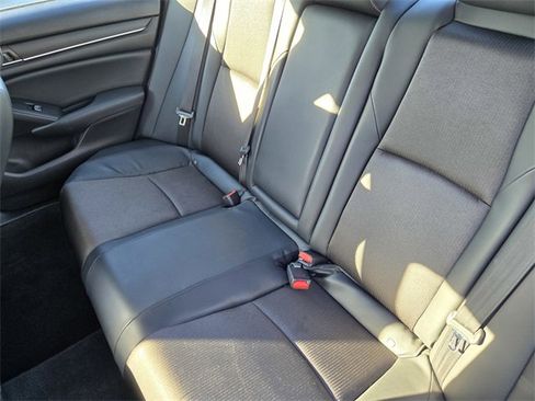 Used 2018 Honda Accord Sport image 29