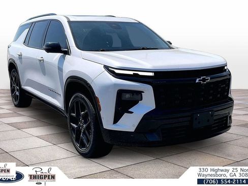 Used 2024 Chevrolet Traverse RS image 1
