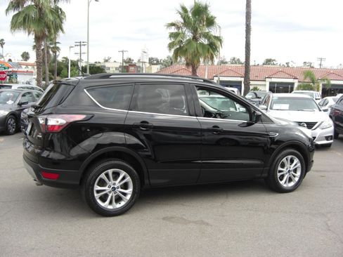 Used 2017 Ford Escape SE w/ Equipment Group 201A FWD image 16