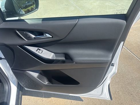 New 2026 Chevrolet Equinox LT w/ Convenience Package II FWD image 43