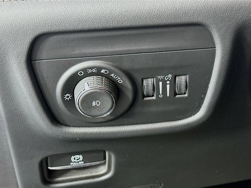 Used 2023 Jeep Grand Cherokee L Summit AWD/4WD image 10