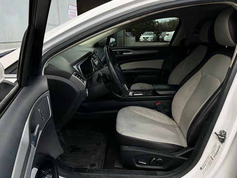 Used 2019 Ford Fusion SE w/ Equipment Group 151A image 9