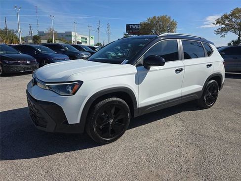 New 2026 Volkswagen Taos SE image 6