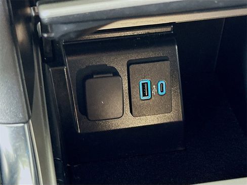 Used 2022 Ford Explorer XLT w/ Equipment Group 202A image 32