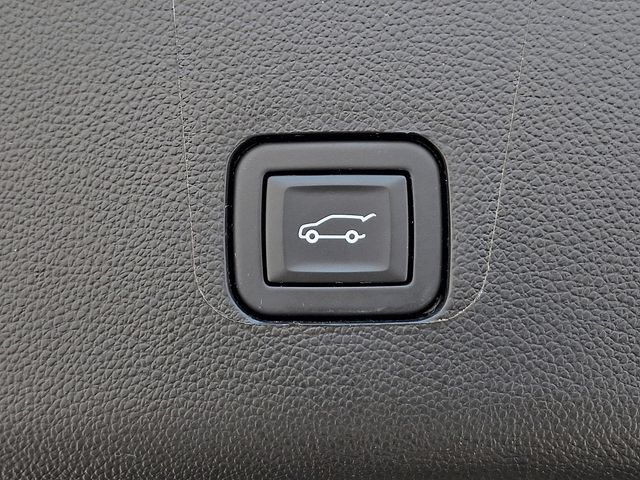 Used 2023 Chevrolet Traverse LT w/ LPO, Floor Liner Package AWD/4WD image 31