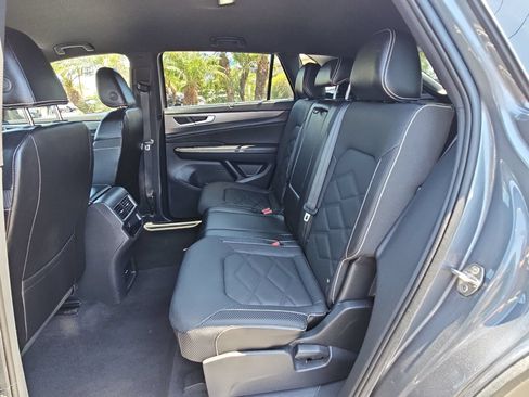 Certified 2024 Volkswagen Atlas Cross Sport SE AWD/4WD image 14