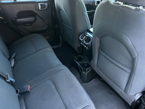 Used 2022 Jeep Wrangler Unlimited Sport image 19