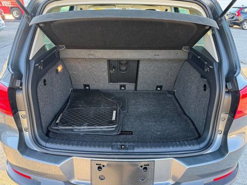 Used 2016 Volkswagen Tiguan SE image 8