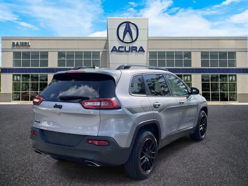 Used 2018 Jeep Cherokee Latitude w/ Altitude Package AWD/4WD image 5