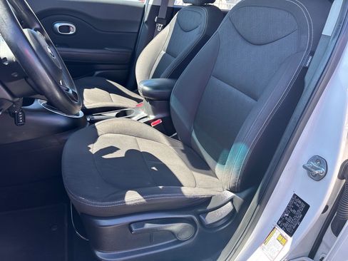 Used 2017 Kia Soul FWD image 11