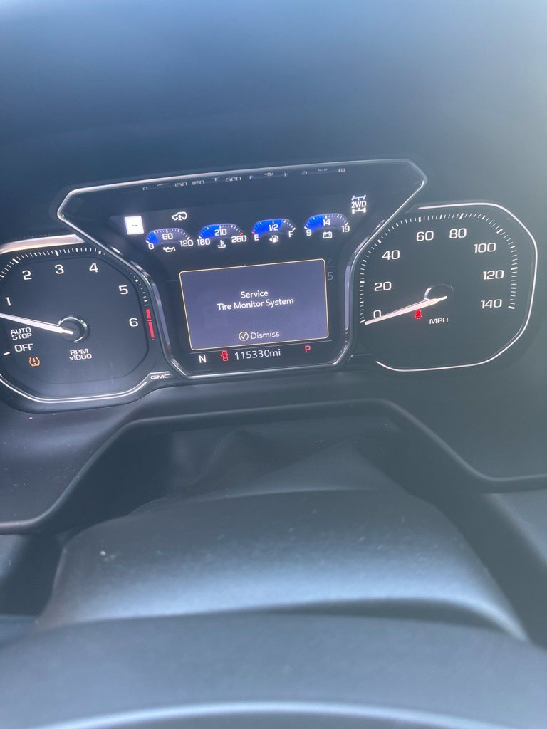 Used 2021 GMC Yukon XL AT4 w/ AT4 Premium Plus Package AWD/4WD image 12