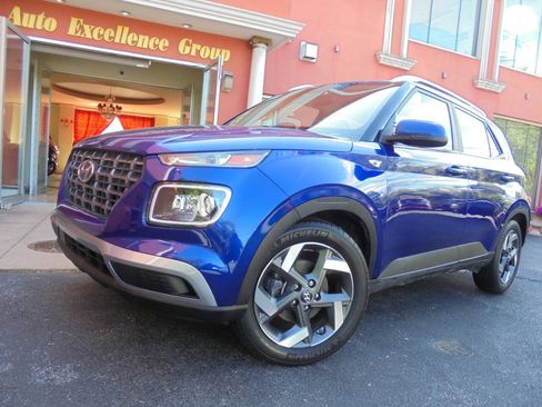 Used 2024 Hyundai Venue Limited FWD image 18
