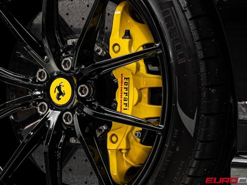 Used 2020 Ferrari 812 Superfast RWD image 25
