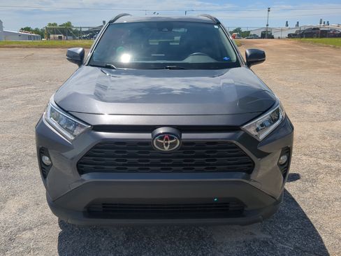 Used 2020 Toyota RAV4 XLE Premium FWD image 7