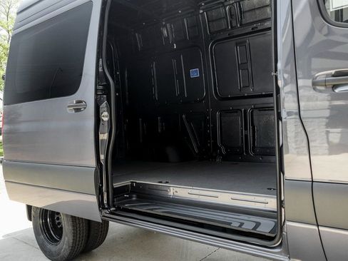 Used 2025 Mercedes-Benz Sprinter 3500 image 10