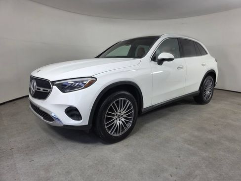 Certified 2025 Mercedes-Benz GLC 300 4MATIC image 8