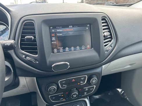 Used 2019 Jeep Compass Latitude w/ Cold Weather Group image 12