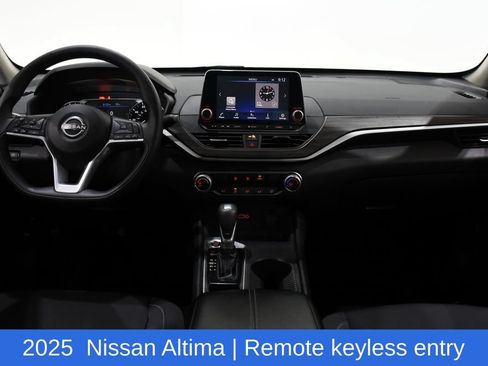 Used 2025 Nissan Altima 2.5 SV FWD image 8