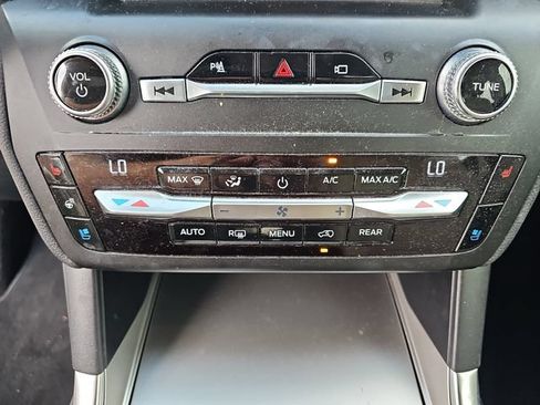 Certified 2020 Ford Explorer Limited RWD image 28