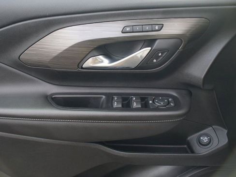 Used 2023 GMC Terrain SLT image 29