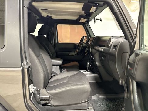 Used 2018 Jeep Wrangler Sport AWD/4WD image 19
