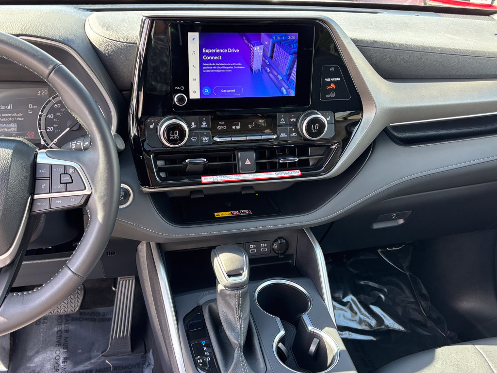 Used 2025 Toyota Highlander XLE AWD/4WD image 23