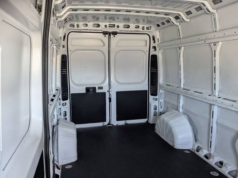 Used 2025 RAM ProMaster 2500 w/ Convenience Group image 7