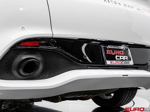 Used 2022 Aston Martin DBX image 18