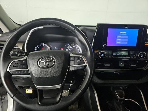 Used 2023 Toyota Highlander XLE image 8