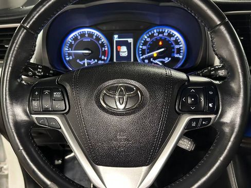 Used 2018 Toyota Highlander Limited image 26