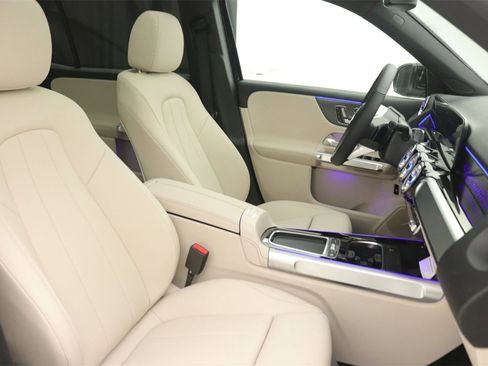 New 2026 Mercedes-Benz GLB 250 image 9