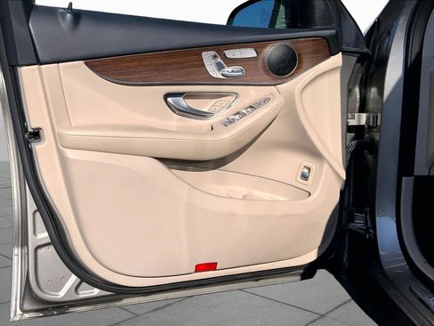 Used 2021 Mercedes-Benz GLC 300 image 21