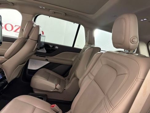 Used 2021 Lincoln Aviator Reserve w/ Equipment Group 202A AWD/4WD image 13