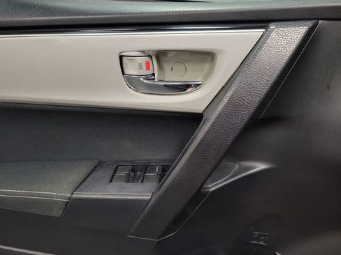 Used 2017 Toyota Corolla LE FWD image 19