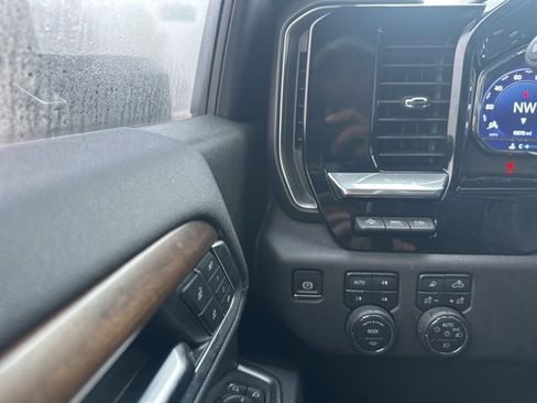 Used 2025 Chevrolet Silverado 2500 High Country w/ Technology Package image 12