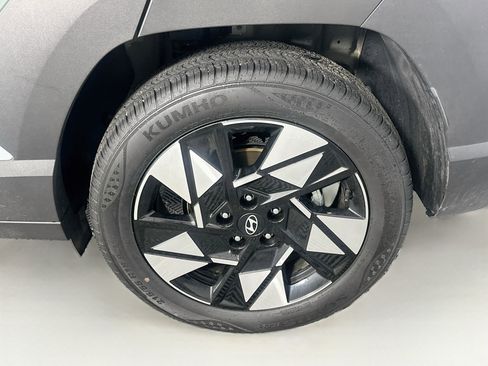 Used 2025 Hyundai Kona SEL FWD image 11