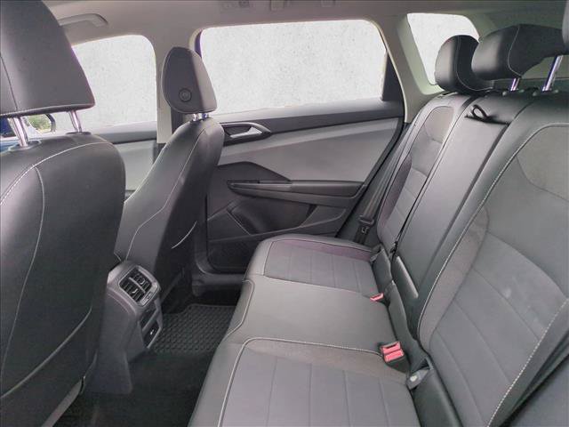 Used 2023 Volkswagen Taos SE w/ Panoramic Sunroof Package FWD image 19
