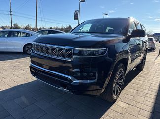 Used 2023 Jeep Grand Wagoneer Series III w/ Rear-Seat Entertainment Group video 2