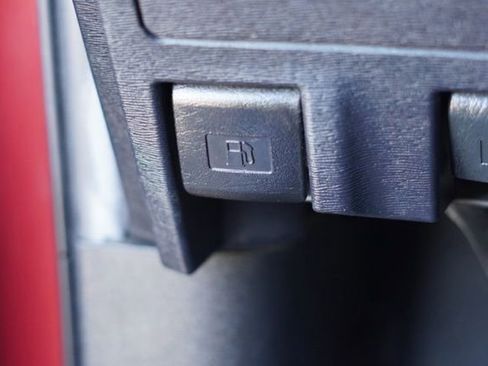 Used 2020 Toyota Sienna SE image 18