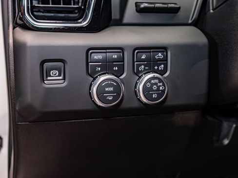 Used 2024 GMC Sierra 2500 Denali Ultimate w/ Max Trailering Package image 19